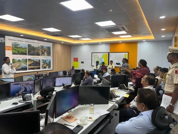 வங்கக் கடலில் உருவாகியுள்ள அர்னாப் புயல் காரணமாக புதுச்சேரி, காரைக்கால் மற்றும் ஏனாம் பகுத