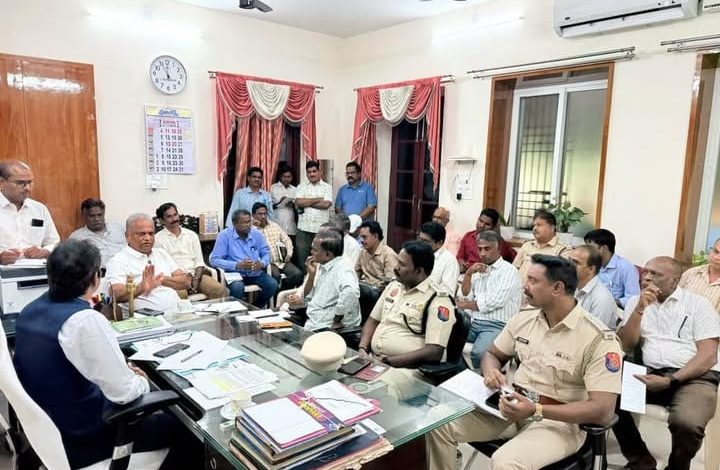 *அர்னாப் புயலின் தாக்கம் ஏனாம் பிராந்தியத்தில் அதிகமாக இருக்கும் என எதிர்பார்க்கப்படும் நி