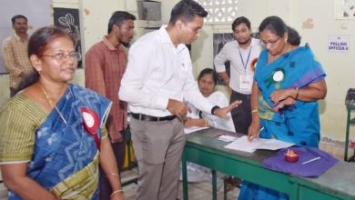 தாராபுரம் சட்டமன்ற தொகுதி இடைத்தேர்தல்: வாக்குப்பதிவு மையத்தில் மாவட்ட தேர்தல் அலுவலர் மனிஷ் நாரணவரே நேரில் ஆய்வு!