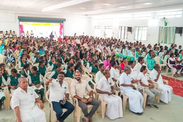 தாராபுரம் மகாராணி செவிலியர் கல்லூரி பட்டமளிப்பு விழா: மாணவிகளுக்கு பட்டங்கள் வழங்கி பாராட்டு!