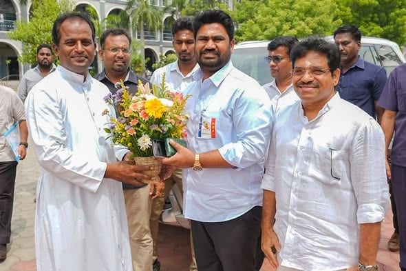 புதுச்சேரி பெத்தி செமினார் பள்ளி முதல்வருடன் ஜோஸ் சார்லஸ் மார்ட்டின் சந்திப்பு: ராக்கெட் பயிற்சி பயிலரங்கிற்கு நன்றி!