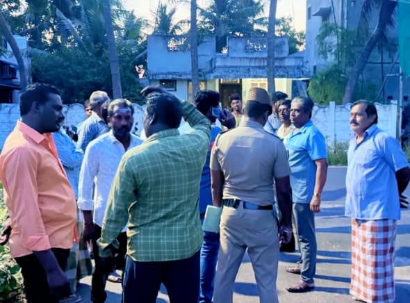 காரைக்கால் வரிச்சிக்குடி - தேவனூர் சாலையில் கழிவுநீர் வாய்க்கால் வசதி: எம்எல்ஏ டாக்டர் விக்னேஸ்வரன் நேரில் ஆய்வு செய்து உறுதி!