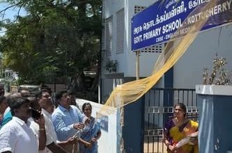 காரைக்கால்: நெடுங்காடு-கோட்டுச்சேரி எம்.எல்.ஏ டாக்டர் விக்னேஸ்வரன் பிறந்தநாளை முன்னிட்டு பள்ளிக்கு நலத்திட்ட உதவிகள் வழங்கல்!