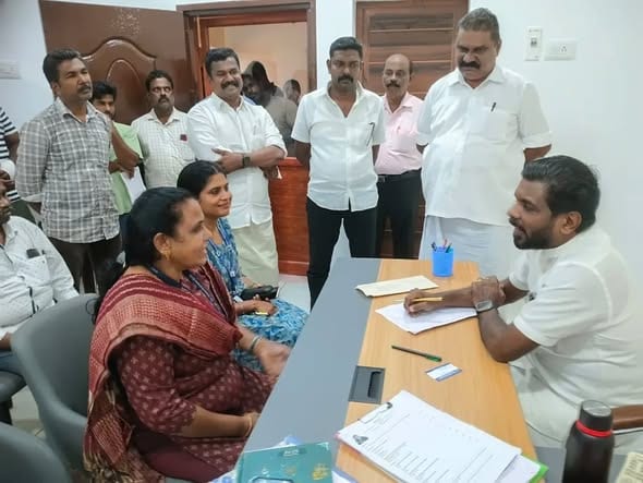 குழித்துறை சட்டமன்ற உறுப்பினர் அலுவலகத்தில் தொகுதி மக்களை நேரில் சந்தித்து அவர்களின் குறைக