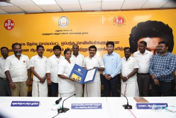 மதுரையில் புதிதாக தேர்வு செய்யப்பட்ட ஒப்பந்த செவிலியர்களுக்கு பணி நியமன ஆணைகள் வழங்கல்!