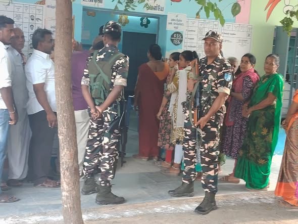 மதுராந்தகம், தாராபுரம் தொகுதி இடைத்தேர்தல்: அமைதியாகவும் விறுவிறுப்பாகவும் நடைபெற்று வரும் வாக்குப்பதிவு - தேர்தல் ஆணையம் தகவல்! - படம் 3