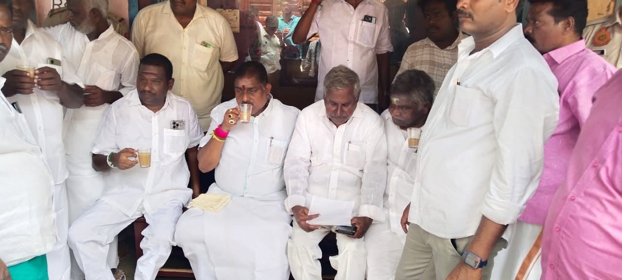 டீக்கடையில் அமர்ந்து பொதுமக்களின் குறைகளை கேட்டறிந்த உள்துறை அமைச்சர் நமச்சிவாயம்: அதிகாரிகளுக்கு உடனுக்குடன் உத்தரவு! - படம் 2