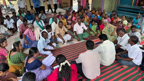 நல்லாத்தூரில் கிராம சபைக் கூட்டம்: மக்களின் குறைகளைக் கேட்டறிந்து அதிகாரிகளுக்கு உத்தரவிட்ட எம்.எல்.ஏ. டாக்டர் விக்னேஸ்வரன்!