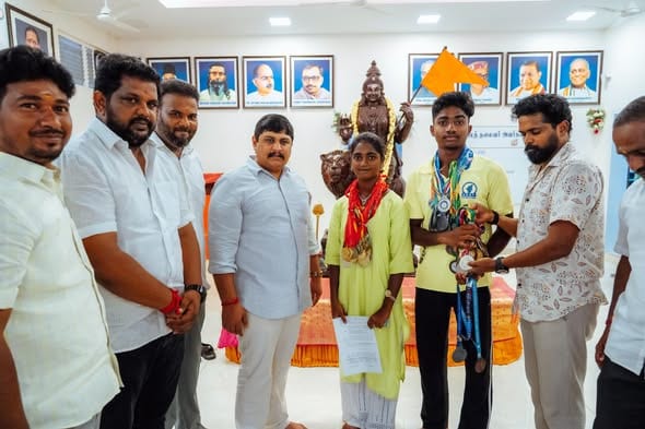 திருவள்ளூர் அரசுப் பள்ளி விளையாட்டு சாதனை மாணவ-மாணவிகளுக்கு நயினார் நாகேந்திரன் நேரில் பாராட்டு!
