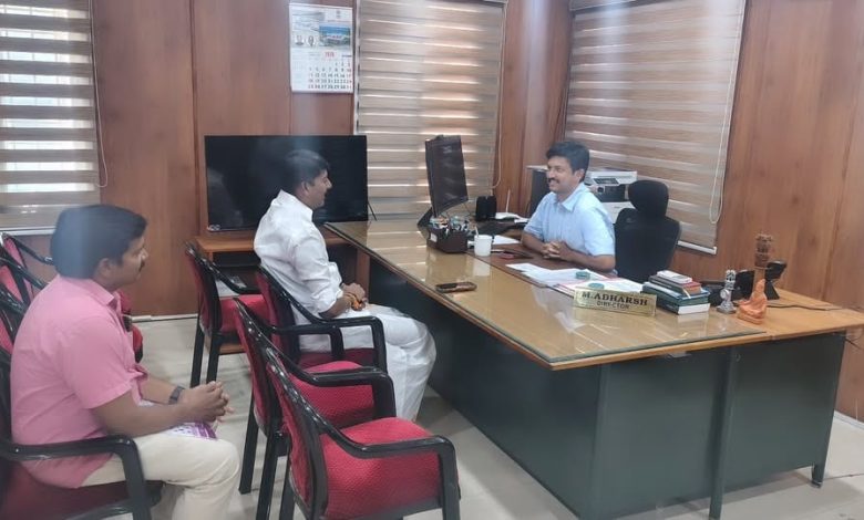 புதுச்சேரி அரசின் உள்ளாட்சித் துறை (LAD) இயக்குநர் திரு. M. ஆதர்ஷ் அவர்களைச் சந்தித்து, நி