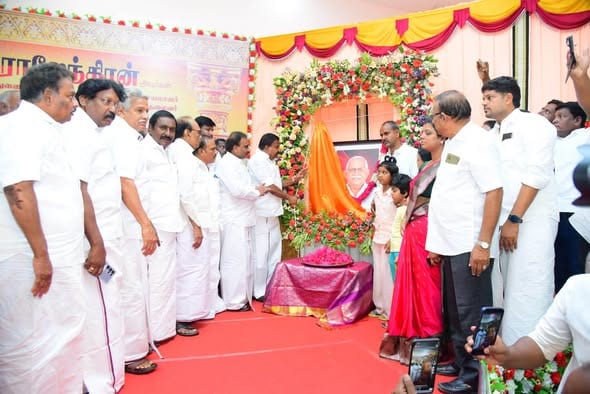 பெரம்பலூரில் மறைந்த திமுக முன்னோடி குன்னம் சி. ராஜேந்திரன் உருவப்படம் திறப்பு: அமைச்சர் கே.என்.நேரு, ஏ.ராசா எம்.பி. புகழஞ்சலி!