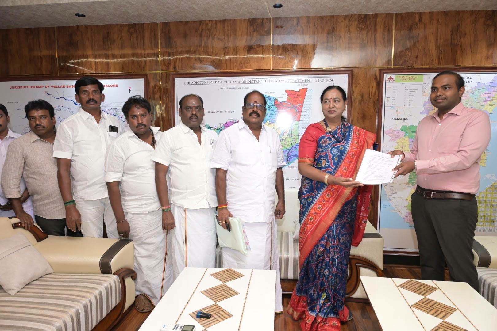 விருத்தாசலத்தை தனி மாவட்டமாக அறிவிக்க வேண்டும்: கடலூர் ஆட்சியரிடம் பிரேமலதா விஜயகாந்த் நேரில் மனு! - படம் 2