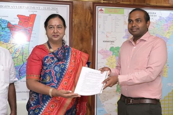 விருத்தாசலத்தை தனி மாவட்டமாக அறிவிக்க வேண்டும்: கடலூர் ஆட்சியரிடம் பிரேமலதா விஜயகாந்த் நேரில் மனு!