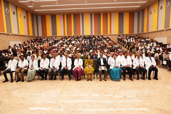 Aarupadai Veedu Medical College & Hospital Celebrates White Coat Ceremony 2026–2027