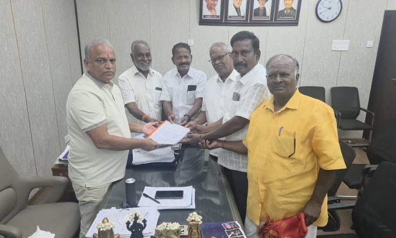 *ஏ.எஃப்.டி. பஞ்சாலை ஓய்வூதிய ஊழியர்களின் நிலுவை ஊதியத்தை வழங்கக் கோரி அமைச்சர் மல்லாடி கிர