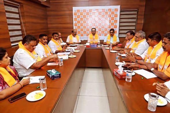 புதுச்சேரி பாஜக தலைமை அலுவலகத்தில் மாநில மையக் குழு கூட்டம்: வி.பி.ராமலிங்கம் தலைமையில் முக்கிய ஆலோசனை!