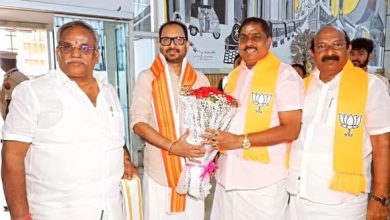 புதுச்சேரி வருகை தந்த பாஜக மாநில பொறுப்பாளர் கே.சுரேந்திரனுக்கு விமான நிலையத்தில் உற்சாக வரவேற்பு!