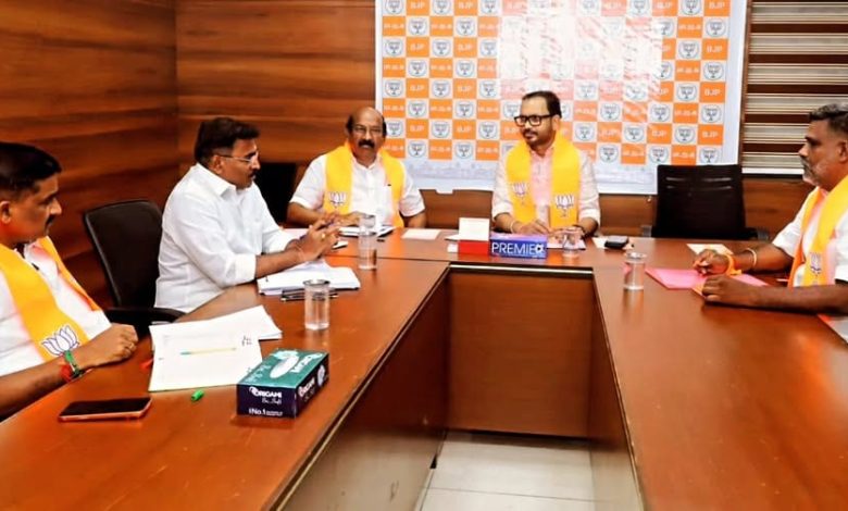 புதுச்சேரியில் ‘மனதின் குரல்’ நிகழ்ச்சியை மக்களிடம் கொண்டு சேர்க்க பாஜக தீவிர ஆலோசனை: வி.பி.ராமலிங்கம் தலைமையில் கூட்டம்!