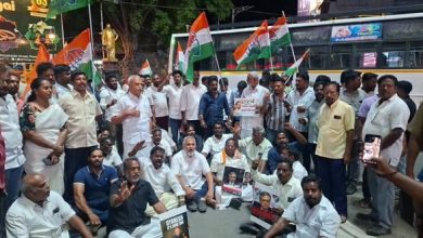 டெல்லியில் ராகுல் காந்தி உள்ளிட்ட தலைவர்கள் மீதான தாக்குதலைக் கண்டித்து புதுச்சேரியில் காங்கிரஸ் கட்சியினர் பெருந்திரள் ஆர்ப்பாட்டம்: நாராயணசாமி, வைத்திலிங்கம் உள்ளிட்டோர் கைது!