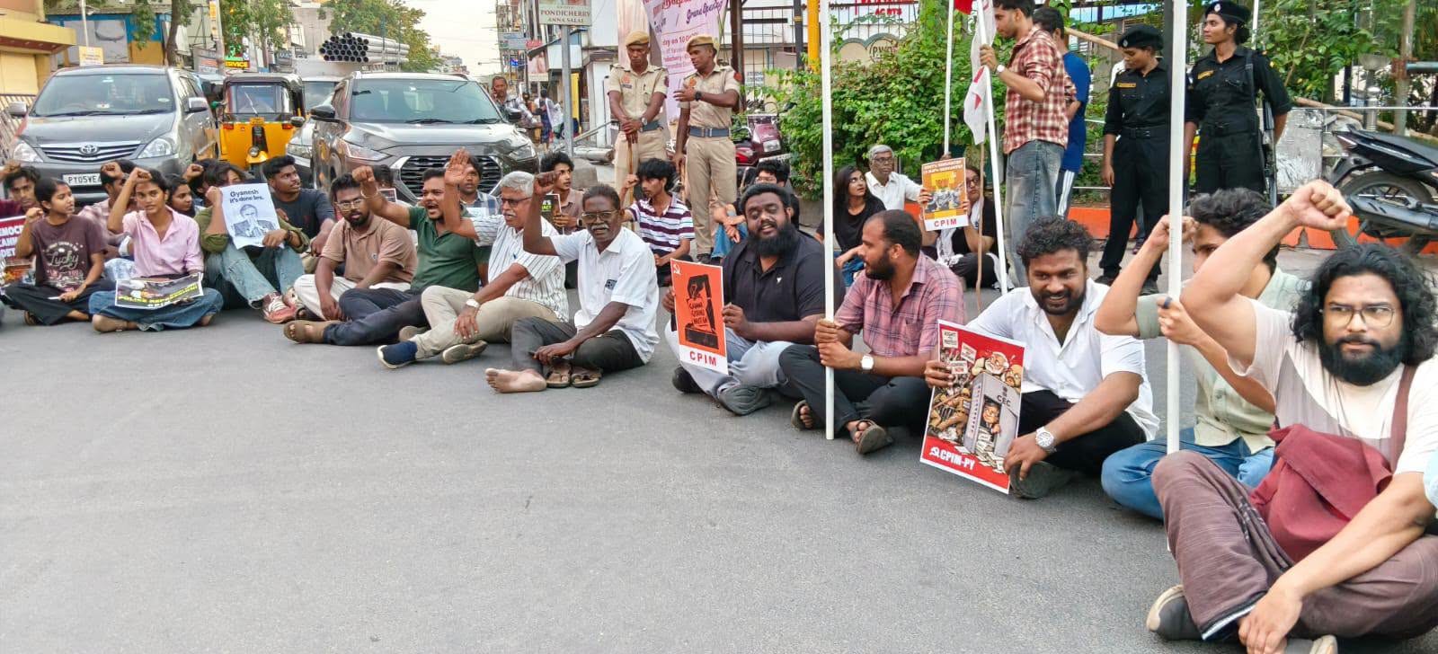 புதுச்சேரியில் மார்க்சிஸ்ட் கம்யூனிஸ்ட் கட்சி கண்டன ஆர்ப்பாட்டம்: வாக்காளர் பெயர் நீக்கத்தைக் கண்டித்து ராஜா தியேட்டர் அருகே முழக்கம்! - படம் 2