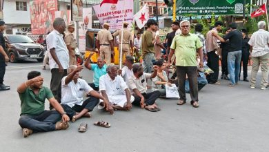 புதுச்சேரியில் மார்க்சிஸ்ட் கம்யூனிஸ்ட் கட்சி கண்டன ஆர்ப்பாட்டம்: வாக்காளர் பெயர் நீக்கத்தைக் கண்டித்து ராஜா தியேட்டர் அருகே முழக்கம்!