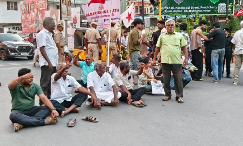 புதுச்சேரியில் மார்க்சிஸ்ட் கம்யூனிஸ்ட் கட்சி கண்டன ஆர்ப்பாட்டம்: வாக்காளர் பெயர் நீக்கத்தைக் கண்டித்து ராஜா தியேட்டர் அருகே முழக்கம்!