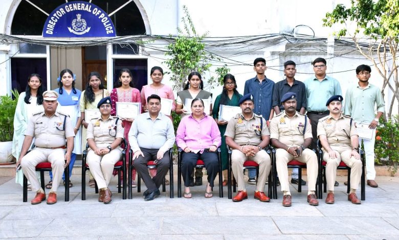 10, 12-ஆம் வகுப்பு பொதுத்தேர்வில் சாதித்த காவலர்களின் பிள்ளைகளுக்கு டிஜிபி ஷாலினி சிங் பாராட்டு!