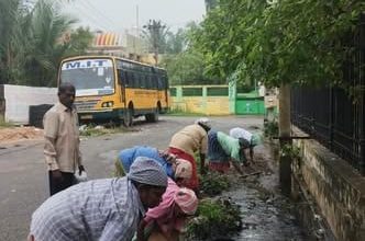 தொடர் மழையை முன்னிட்டு வடிகால் வாய்க்கால் சுத்தம் செய்யும் பணி! 🌧️