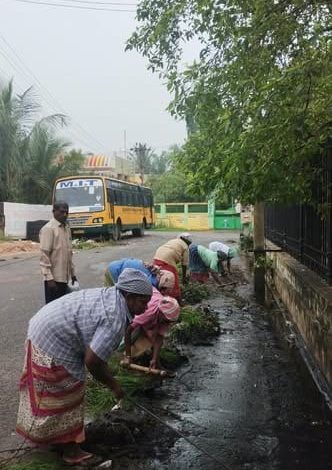 தொடர் மழையை முன்னிட்டு வடிகால் வாய்க்கால் சுத்தம் செய்யும் பணி! 🌧️