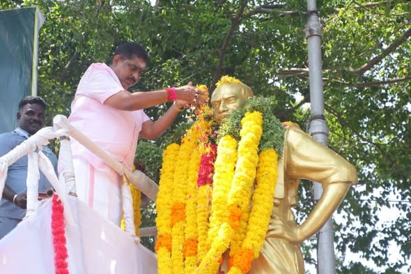 புதுச்சேரியில் காமராஜர் நினைவு நாள்: ஆளுநர், முதல்வர் ரங்கசாமி மற்றும் உள்துறை அமைச்சர் நமச்சிவாயம் மலரஞ்சலி!