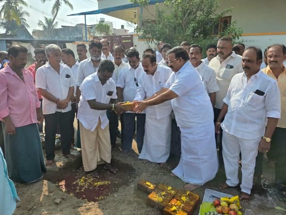 புதுச்சேரி கதிர்காமம் தொகுதி, பவழக்காரன்சாவடியில், சிமெண்ட் சாலைகள் மற்றும் வடிகால் வசதிகள