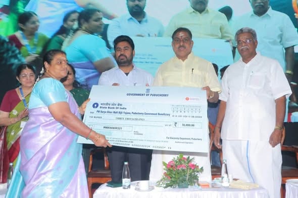 பிஎம் சூர்ய கர் திட்டம்: புதுச்சேரியில் 3,333 பயனாளிகளுக்கு ரூ.10 கோடி சூரிய சக்தி மானியம் - அமைச்சர் நமச்சிவாயம் வழங்கினார்!