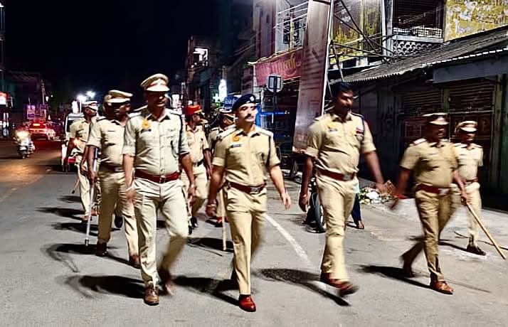 புதுச்சேரியில் குற்றங்களைத் தடுக்க தீவிர ரோந்து மற்றும் வாகன சோதனை: சட்டம் ஒழுங்கு எஸ்.எஸ்.பி. கலைவாணன் தலைமையில் அதிரடி!
