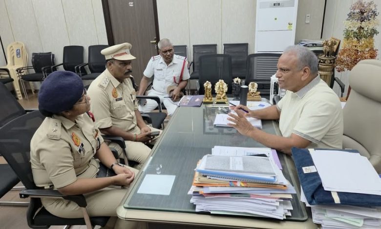 புதுச்சேரிக்கு சுற்றுலாப் பயணிகளின் வருகை அதிகரித்து வரும் நிலையில், போக்குவரத்து நெரிசலைக