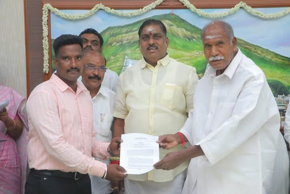 புதுச்சேரி பள்ளிக்கல்வித்துறை: 33 உடற்கல்வி ஆசிரியர்களுக்கு பணி நியமன ஆணை வழங்கினார் முதல்வர் ரங்கசாமி!