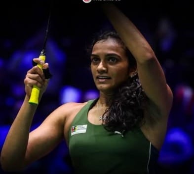பிரெஞ்ச் ஓபன் பேட்மிண்டன் 2026: உலகின் நம்பர் 1 வீராங்கனையிடம் போராடி வீழ்ந்தார் பி.வி. சிந்து; வெள்ளிப் பதக்கத்துடன் நி