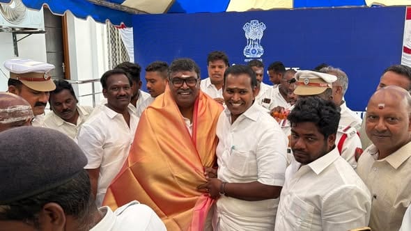 தட்டாஞ்சாவடி தொகுதி எம்.எல்.ஏ-வாக அசோக் ஆனந்த் பதவியேற்பு: முதலமைச்சர் ரங்கசாமி, சபாநாயகர் நேரில் வாழ்த்து! - படம் 3