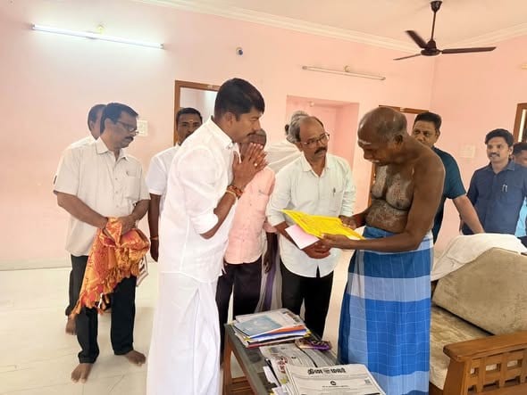 திருப்பட்டினம் கீழையூர் ஐயனார் கோயில் கும்பாபிஷேக விழா: முதல்வர் ரங்கசாமியிடம் அழைப்பிதழ் வழங்கப்பட்டது!