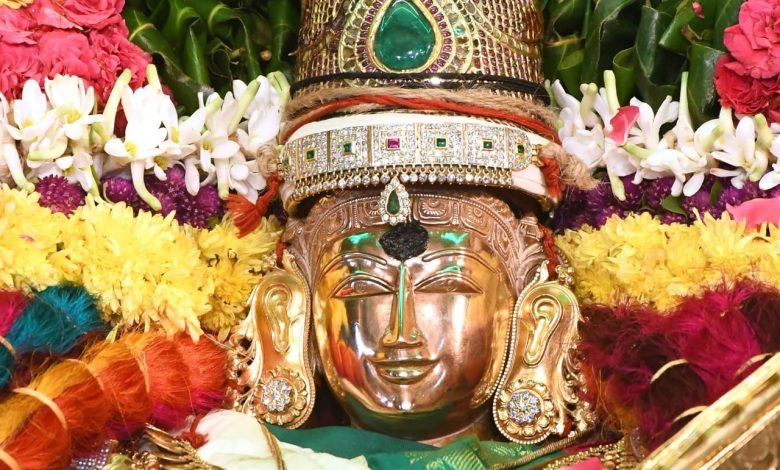 திருவண்ணாமலை அண்ணாமலையார் கோயிலில் நவராத்திரி உற்சவம்: சரஸ்வதி அலங்காரத்தில் அருள் பாலித்த அம்பாள்!