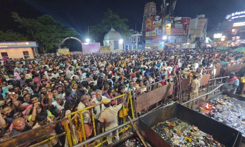 Lakhs of devotees girivalam around Thiruvannamalai Annamalaiyar temple on the occasion of