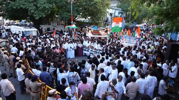 தலைமைத் தேர்தல் ஆணையரைப் பதவி நீக்கம் செய்யக் கோரி சென்னையில் காங்கிரஸ் தீவிர கண்டன ஆர்ப்பாட்டம்!