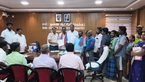 வில்லியனூர் விடுதலைச் சிறுத்தைகள் கட்சியின் மாவட்டச் செயலாளர் தோழர் #தமிழரசன் தலைமையில்..